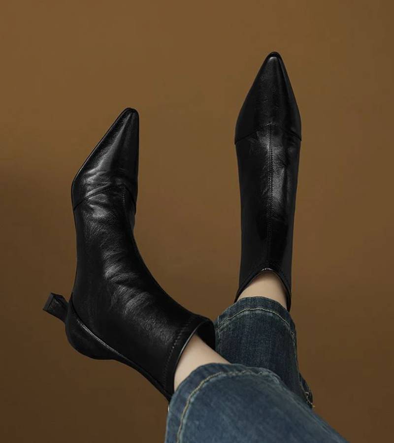Fulvia | Stivaletti minimal in pelle con tacco medio