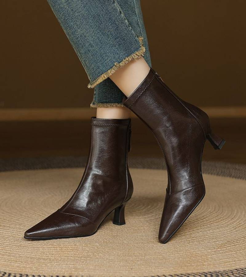 Fulvia | Stivaletti minimal in pelle con tacco medio