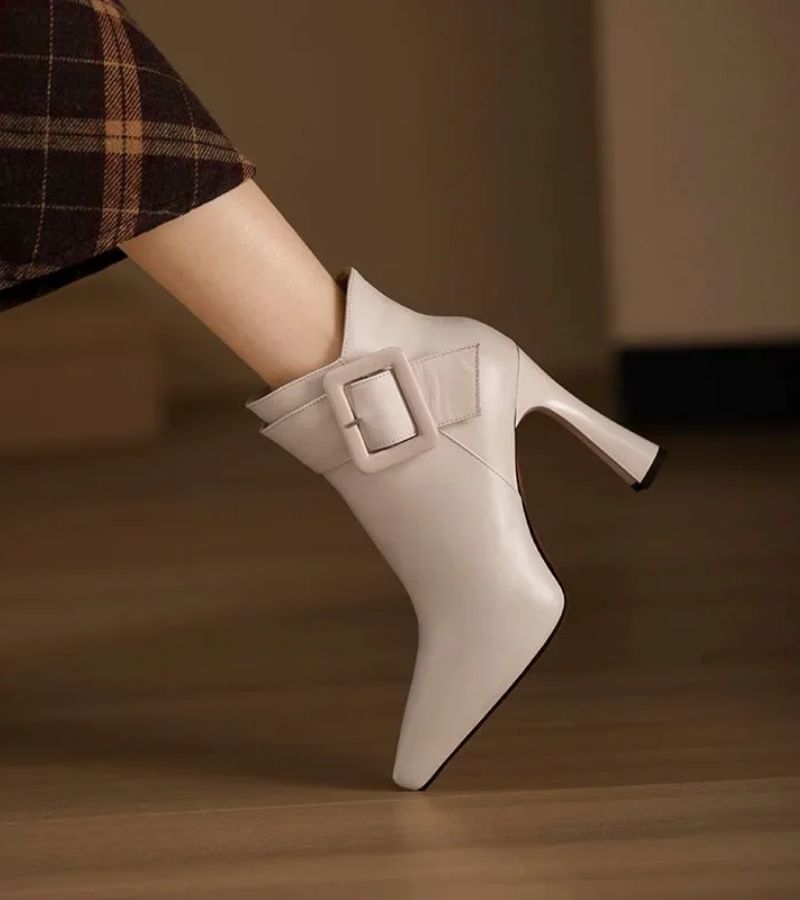 Aurora | Botines con tacón y hebilla extragrande
