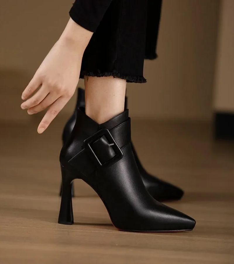 Aurora | Botines con tacón y hebilla extragrande