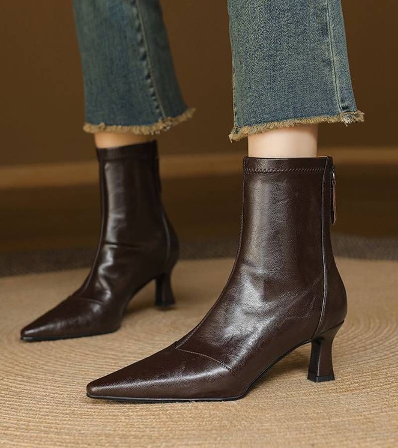 Fulvia | Stivaletti minimal in pelle con tacco medio